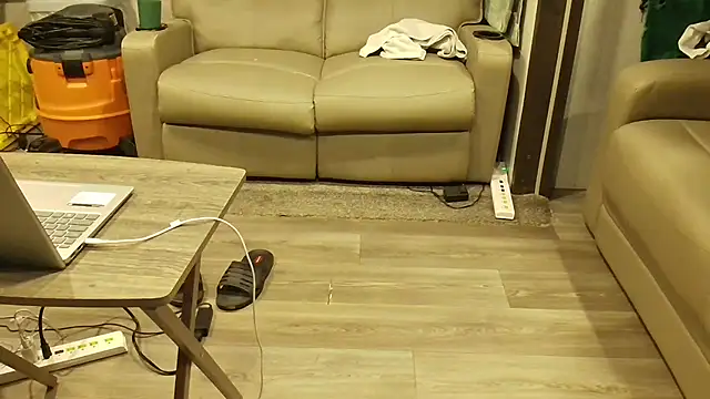 Snapshot of overaveragefreak4you chatting on February 2026 04:42:01 AM overaveragefreak4you online show from February 2026 04:42:01 AM