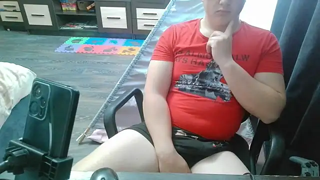 Snapshot of gamblingbum chatting on April 2026 12:33:01 PM gamblingbum online show from April 2026 12:33:01 PM