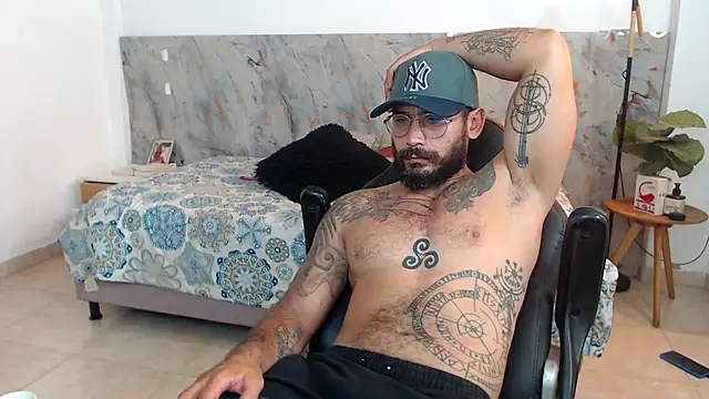 Snapshot of hanz_col chatting on November 2025 02:33:01 AM hanz col online show from November 2025 02:33:01 AM