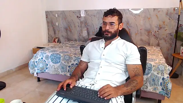 Snapshot of hanz_col chatting on November 2025 02:39:02 PM hanz col online show from November 2025 02:39:02 PM