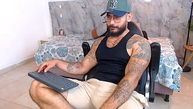 Snapshot of hanz_col chatting on November 2025 04:33:02 AM hanz col online show from November 2025 04:33:02 AM