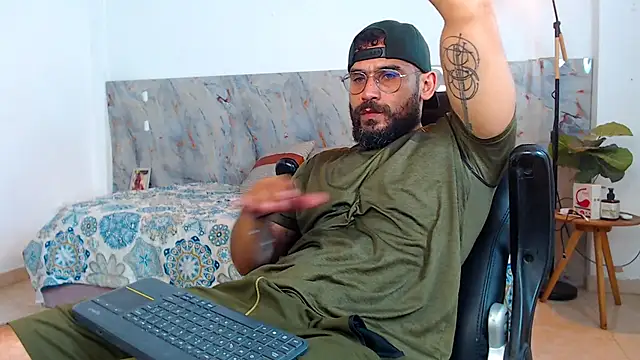 Snapshot of hanz_col chatting on November 2025 02:23:01 AM hanz col online show from November 2025 02:23:01 AM