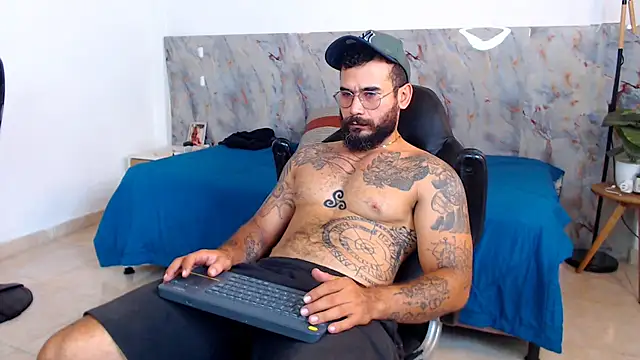 Snapshot of hanz_col chatting on December 2025 11:26:02 AM hanz col online show from December 2025 11:26:02 AM