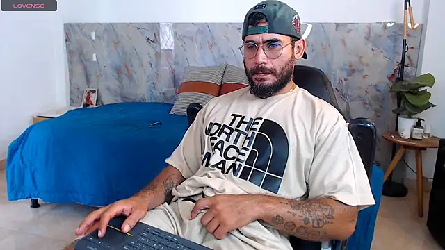 Snapshot of hanz_col chatting on December 2025 03:19:01 PM hanz col online show from December 2025 03:19:01 PM