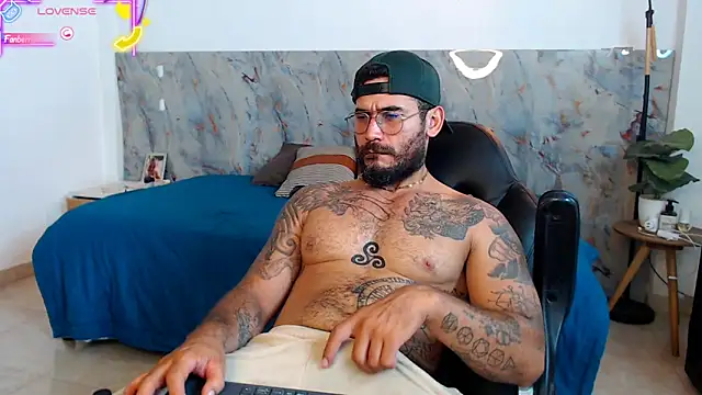 Snapshot of hanz_col chatting on December 2025 03:24:01 AM hanz col online show from December 2025 03:24:01 AM