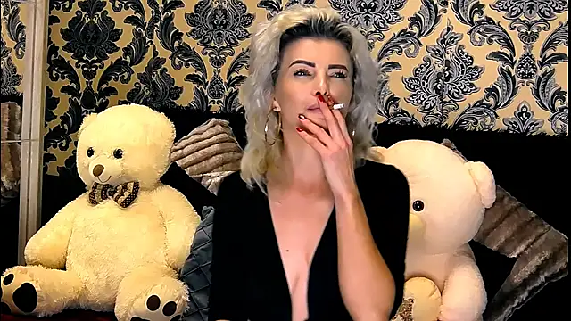 Snapshot of Aly_girl1 chatting on December 2024 01:17:01 PM Aly girl1 online show from December 2024 01:17:01 PM