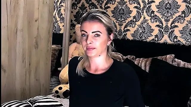 Snapshot of Aly_girl1 chatting on January 2025 01:09:02 PM Aly girl1 online show from January 2025 01:09:02 PM