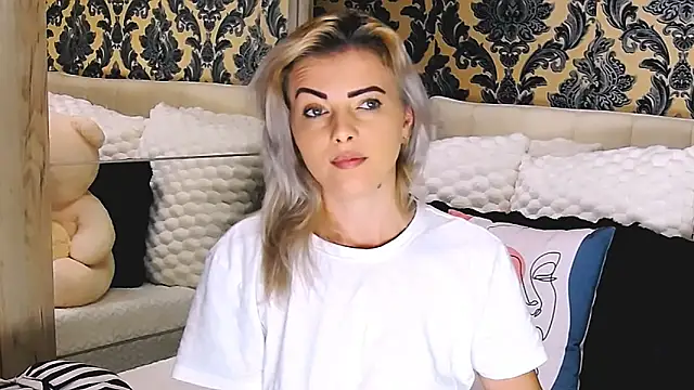 Snapshot of Aly_girl1 chatting on October 2025 08:36:02 AM Aly girl1 online show from October 2025 08:36:02 AM