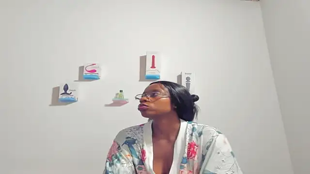 Snapshot of laisladecristal chatting on April 2026 07:13:02 AM laisladecristal online show from April 2026 07:13:02 AM