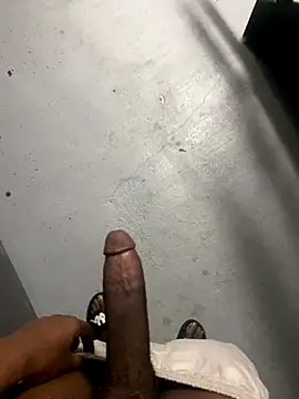 Snapshot of zeekBbc chatting on November 2025 09:32:01 AM zeekBbc online show from November 2025 09:32:01 AM