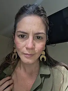 Snapshot of Hanny_24 chatting on February 2026 08:13:02 PM Hanny 24 online show from February 2026 08:13:02 PM