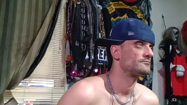 Snapshot of slinginbigD chatting on March 2026 10:23:01 PM slinginbigD online show from March 2026 10:23:01 PM