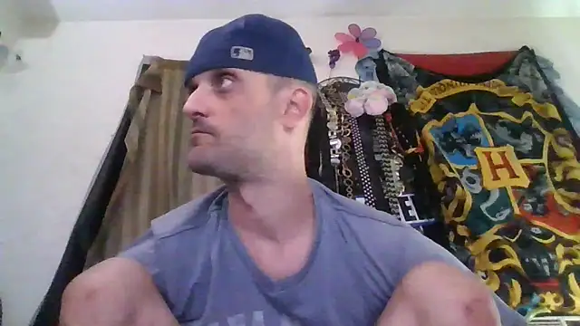 Snapshot of slinginbigD chatting on March 2026 04:27:01 AM slinginbigD online show from March 2026 04:27:01 AM