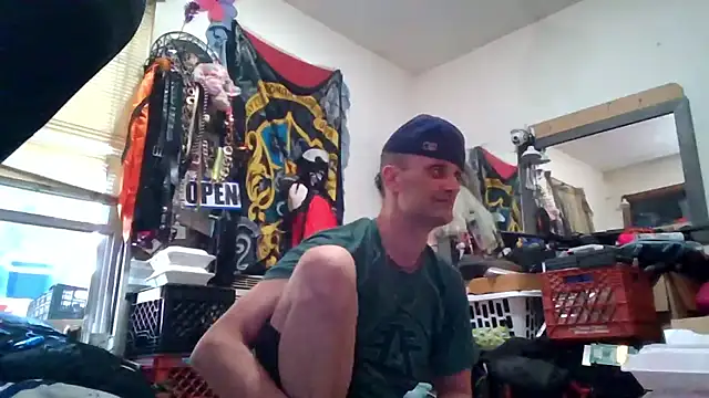 Snapshot of slinginbigD chatting on March 2026 11:32:01 PM slinginbigD online show from March 2026 11:32:01 PM