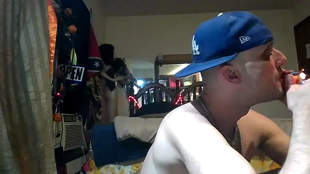 Snapshot of slinginbigD chatting on April 2026 05:56:01 AM slinginbigD online show from April 2026 05:56:01 AM