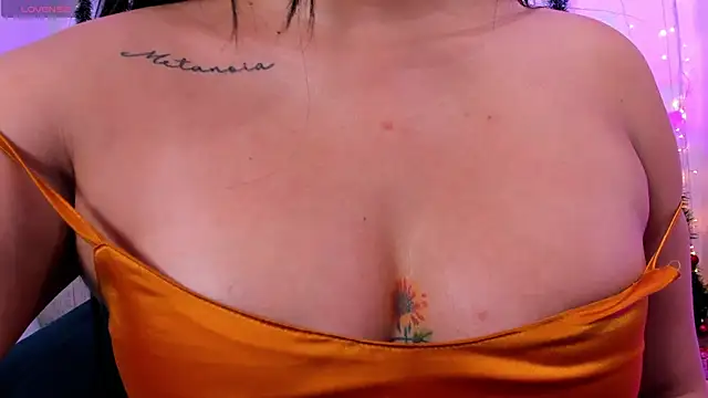 Snapshot of Little_Ivy chatting on December 2024 10:11:02 PM Little Ivy online show from December 2024 10:11:02 PM