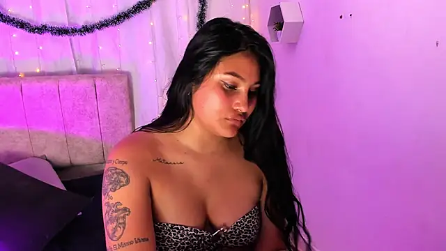 Snapshot of Little_Ivy chatting on December 2024 11:24:02 PM Little Ivy online show from December 2024 11:24:02 PM