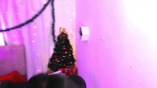 Snapshot of Little_Ivy chatting on December 2024 03:59:02 PM Little Ivy online show from December 2024 03:59:02 PM