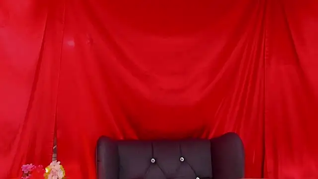 Snapshot of Little_Ivy chatting on February 2025 11:08:02 PM Little Ivy online show from February 2025 11:08:02 PM