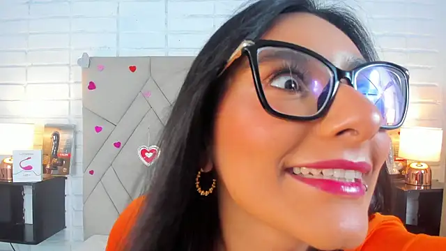 Isis Osman online show from February 2025 11:57:01 PM