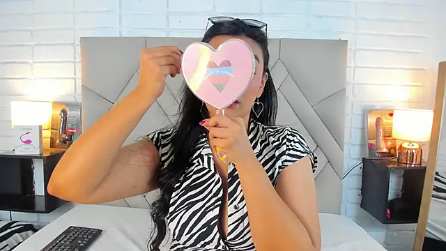 Isis Osman online show from March 2025 09:17:01 PM