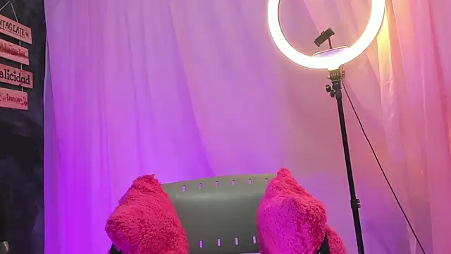 Snapshot of Monica_lopez chatting on January 2025 07:37:01 PM Monica lopez online show from January 2025 07:37:01 PM