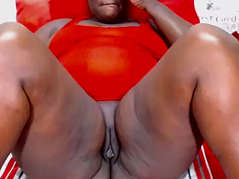 Honeybumsx32 online show from May 2026 06:04:02 PM