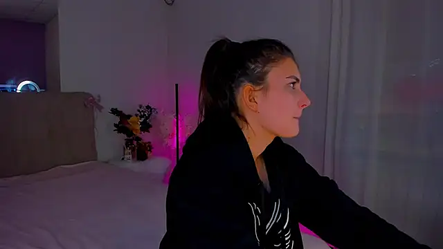 Laura Leee online show from January 2025 10:16:01 AM