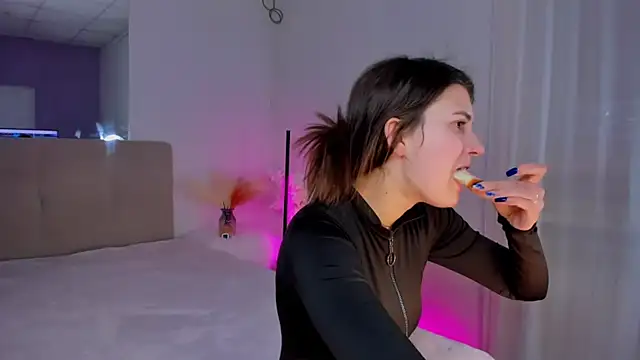 Laura Leee online show from March 2025 09:36:02 AM