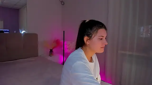 Laura Leee online show from March 2025 09:34:02 AM