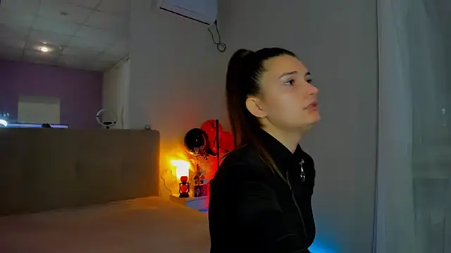 Laura Leee online show from November 2025 06:14:02 AM