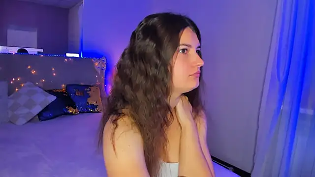 Laura Leee online show from June 2026 05:33:02 AM