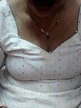 Snapshot of Urmila_bhabhii chatting on March 2025 04:20:02 PM Urmila bhabhii online show from March 2025 04:20:02 PM