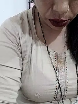 Snapshot of Urmila_bhabhii chatting on February 2026 03:27:02 AM Urmila bhabhii online show from February 2026 03:27:02 AM