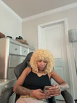 Snapshot of butterflybootyy chatting on December 2025 03:41:02 PM butterflybootyy online show from December 2025 03:41:02 PM