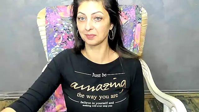 Snapshot of DivinSandra chatting on December 2024 09:11:01 AM DivinSandra online show from December 2024 09:11:01 AM