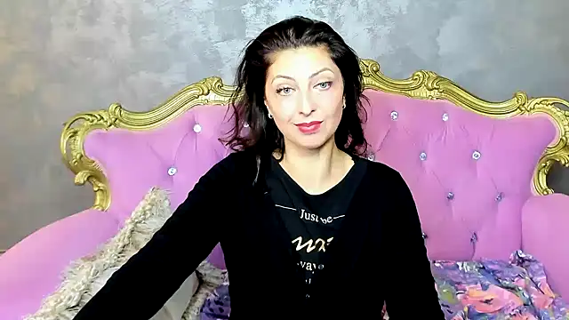 Snapshot of DivinSandra chatting on January 2025 08:51:02 AM DivinSandra online show from January 2025 08:51:02 AM
