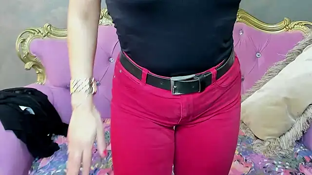 Snapshot of DivinSandra chatting on February 2025 10:37:02 AM DivinSandra online show from February 2025 10:37:02 AM