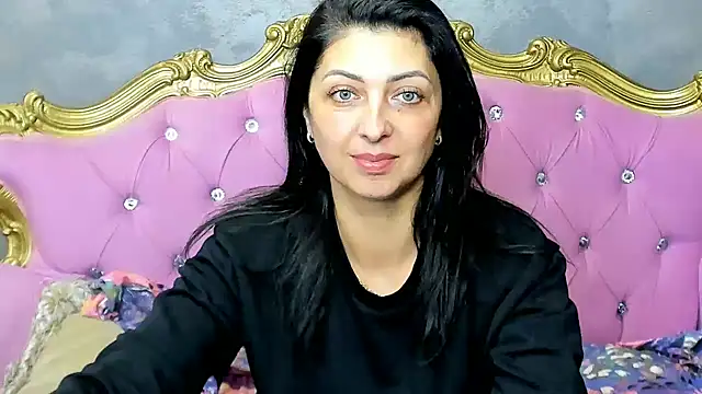 Snapshot of DivinSandra chatting on February 2025 11:41:02 AM DivinSandra online show from February 2025 11:41:02 AM