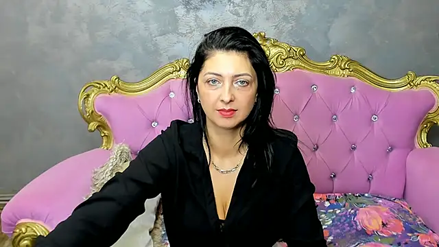 Snapshot of DivinSandra chatting on February 2025 09:25:02 AM DivinSandra online show from February 2025 09:25:02 AM