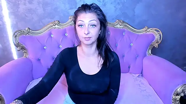 Snapshot of DivinSandra chatting on September 2025 06:06:02 AM DivinSandra online show from September 2025 06:06:02 AM