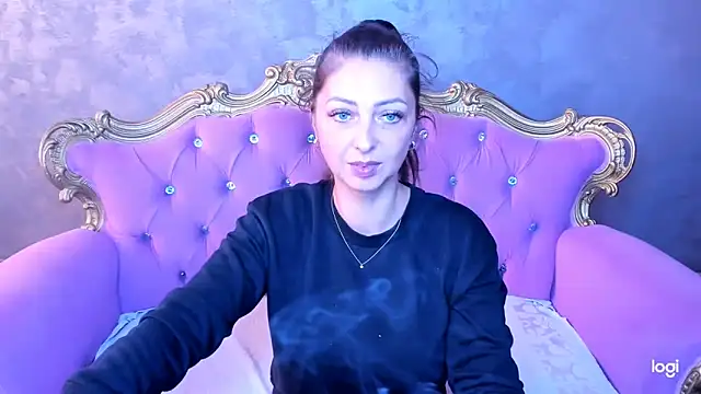 Snapshot of DivinSandra chatting on October 2025 08:04:01 AM DivinSandra online show from October 2025 08:04:01 AM