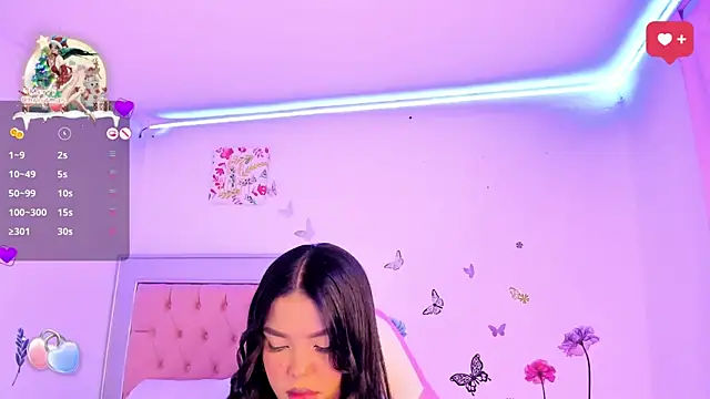 Snapshot of LaurinMonroe chatting on December 2024 12:43:02 AM LaurinMonroe online show from December 2024 12:43:02 AM