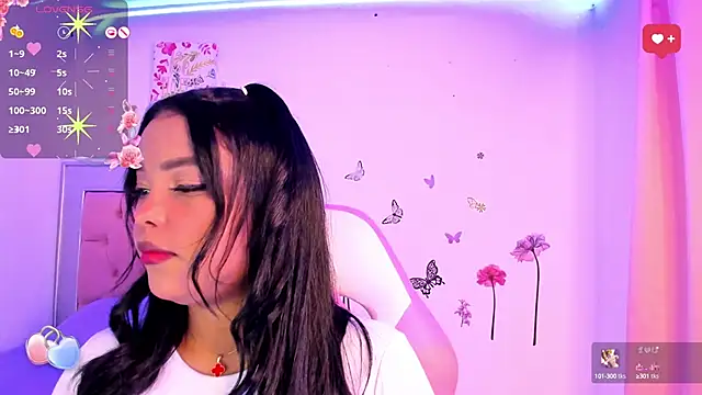 Snapshot of LaurinMonroe chatting on January 2025 12:04:01 AM LaurinMonroe online show from January 2025 12:04:01 AM