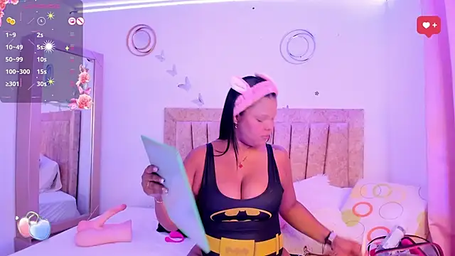 Snapshot of LaurinMonroe chatting on February 2025 07:28:01 PM LaurinMonroe online show from February 2025 07:28:01 PM