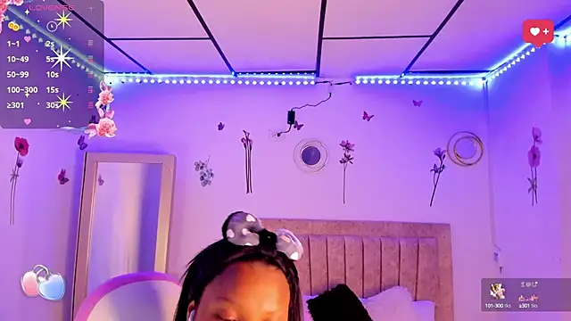 Snapshot of LaurinMonroe chatting on March 2025 10:32:02 PM LaurinMonroe online show from March 2025 10:32:02 PM