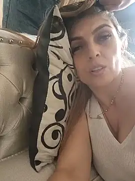 Snapshot of Lizzymontanaa chatting on November 2025 03:50:01 PM Lizzymontanaa online show from November 2025 03:50:01 PM