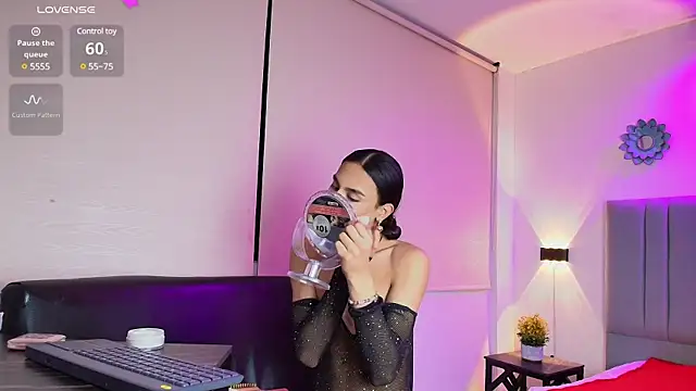 Snapshot of Chloe_Cherry21 chatting on February 2025 02:37:01 AM Chloe Cherry21 online show from February 2025 02:37:01 AM