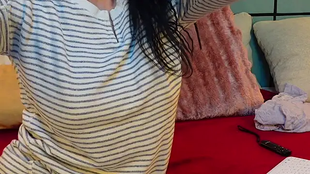 Snapshot of SarraRose chatting on February 2025 07:41:02 PM SarraRose online show from February 2025 07:41:02 PM