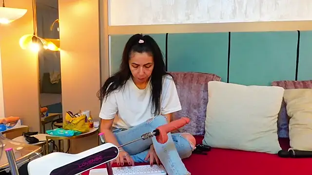 Snapshot of SarraRose chatting on March 2025 08:32:02 AM SarraRose online show from March 2025 08:32:02 AM